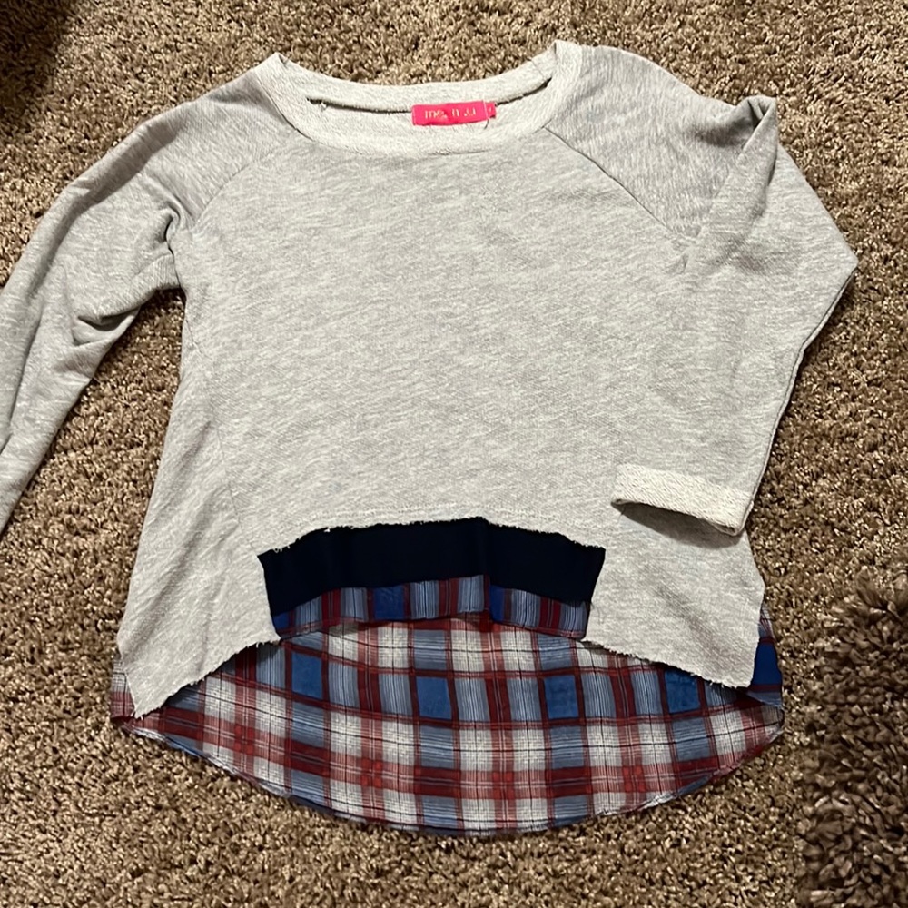 Me n u cute pullover top. Size small. NWT